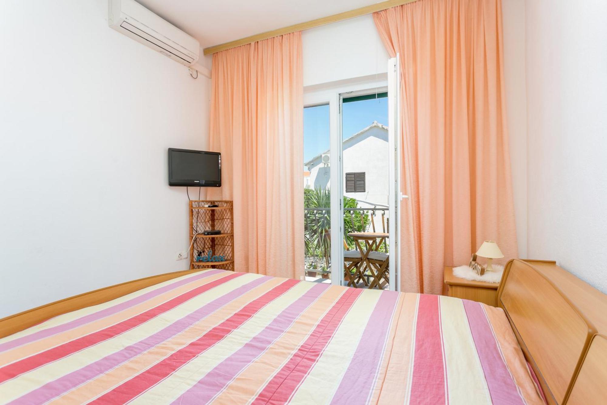 Apartments And Rooms With Parking Space Supetar, Brac - 5658 Pokoj fotografie