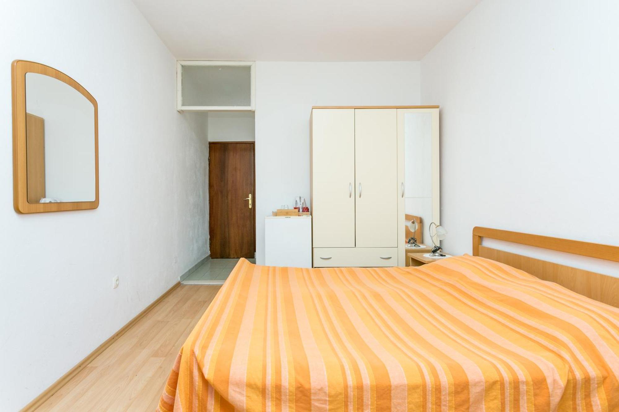 Apartments And Rooms With Parking Space Supetar, Brac - 5658 Pokoj fotografie